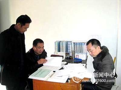 仪陇县双盘小学迎接金城教育督导组年度安全检查