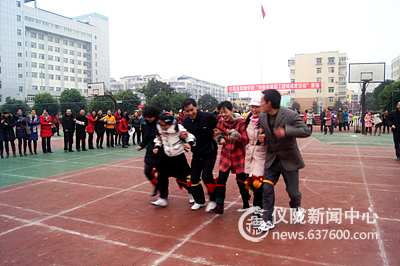 庆元旦，仪陇县实验校举行趣味体育运动会