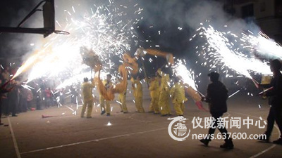 仪陇县檬垭乡龙腾虎跃闹元宵  长街灯席宴宾客