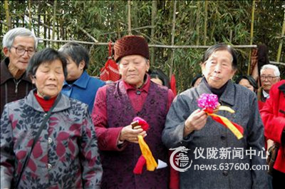 欢歌笑语伴夕阳