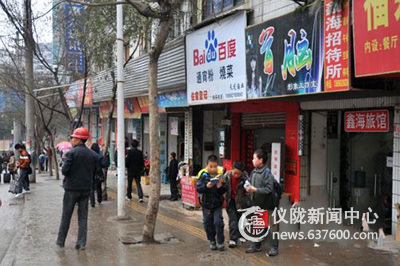 仪陇县金城镇“百度”粉馆 荒诞店名引人深思