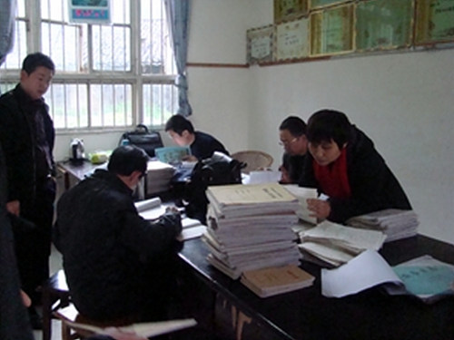 龙桥小学接受县教育局年度目标考核