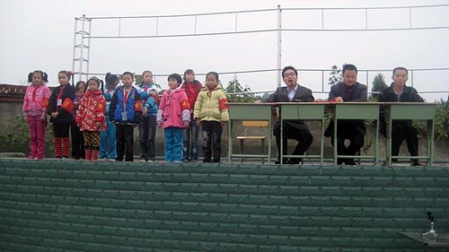 龙岗希望小学开展“养良好习惯，做文明学生”宣传教育活动