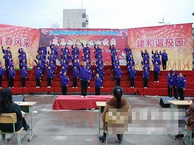 新政初中举行“感恩励志 唱响校园”秋季合唱比赛