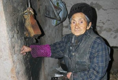 追踪：仪陇金城老太太只为“活着” 学校、社区承诺给关怀