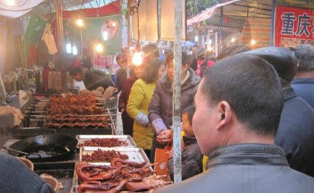 2011年仪陇县金城镇美食土特产促销会生意火爆