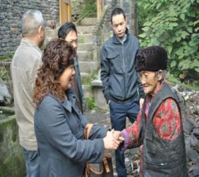 拾荒太婆喜搬新家 小孙女免费上学堂