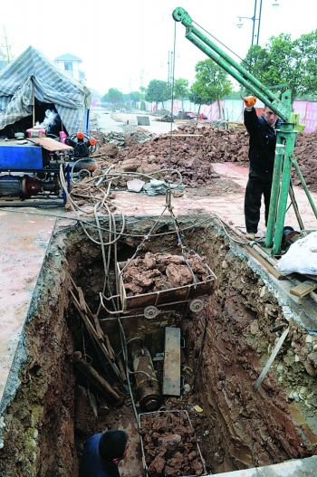 仪陇新县城铺设电缆解决老城区居民“用电难”