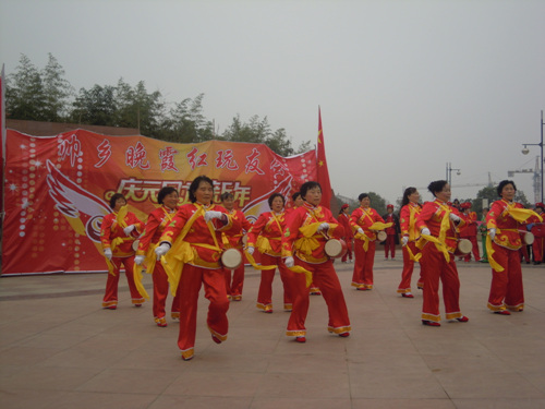 仪陇县帅乡晚霞红举行“庆元旦、迎新春”文艺表演活动