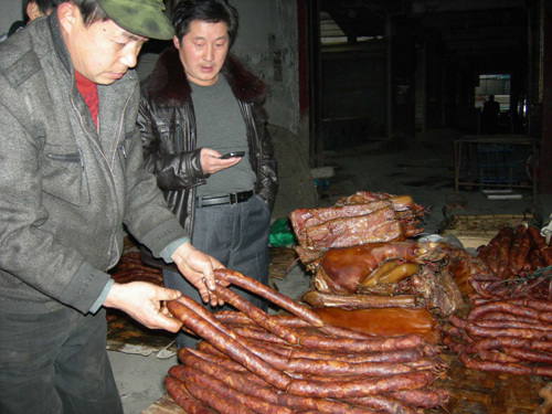 仪陇金城加工烘腊肉 日赚三百多