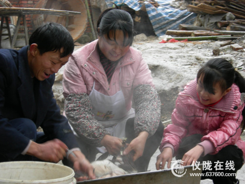 仪陇县留守孩子与父母过上开心幸福年