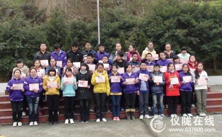 仪陇县新政初中举行开学典礼暨总结表彰大会