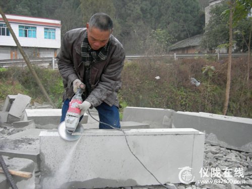 仪陇县农民发“石财”