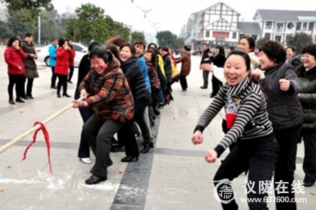 仪陇县社区健身比赛 妇女当主角