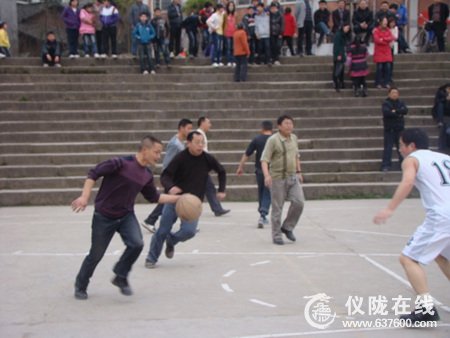 仪陇县职中举行春季教职工篮球运动会