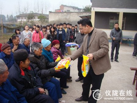 仪陇县职中传承“雷锋”精神