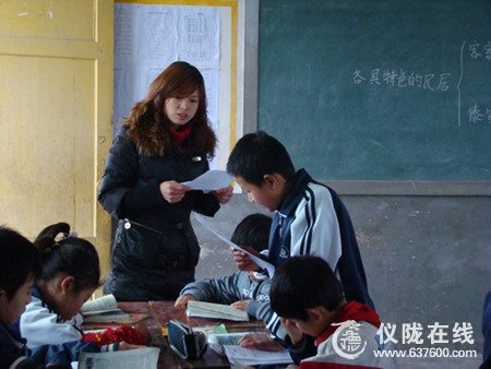 仪陇县龙桥小学举行教研组长探索课活动