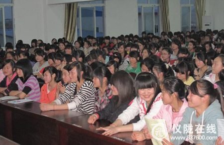 仪陇县马鞍中学女生工作会:让女生活得更自尊，自强，自信