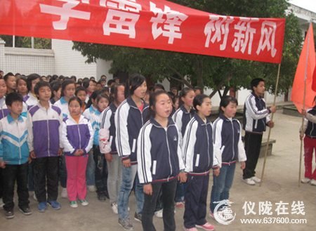 仪陇县张公小学开展爱洒敬老院争当活雷锋活动