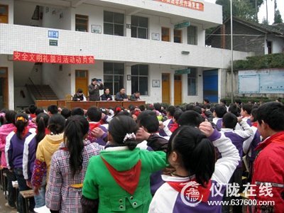 双盘小学召开“三月安全文明礼貌月”活动动员