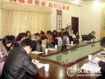 土门小学召开了课改专题会议