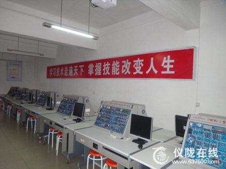 仪陇县职中考察组深入四川机电校考察学习