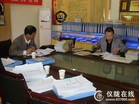 仪陇县教育局领导深入土门小学指导检查常规工作