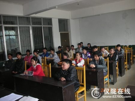 仪陇县回春中学召开食堂管理意见征求会