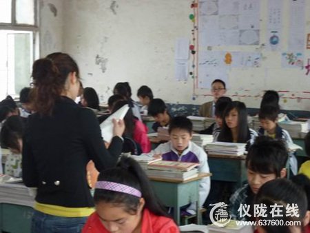 仪陇县大寅中学接受县教育局常规检查