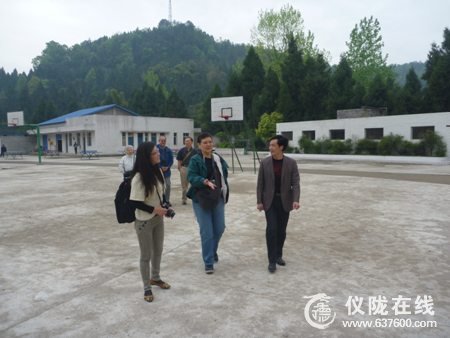 丁字桥镇贫困儿童获美国医学博士捐助