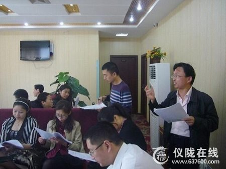 仪陇县实验校举行“头脑风暴”课改沙龙活动