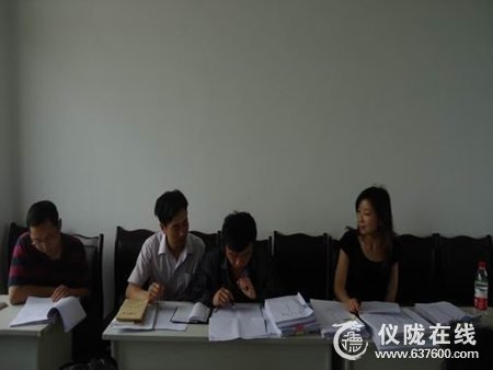 仪陇县教育局教育对九龙小学进行教学常规检查