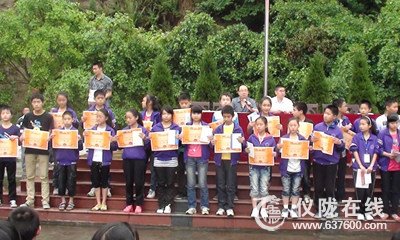 新政初中举行2012年春期中表彰暨总结大会