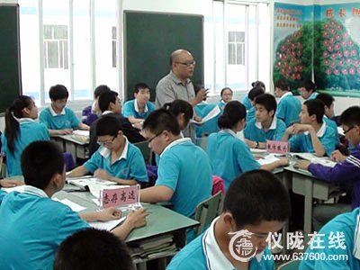 仪陇县新政初中课改迎接市级验收