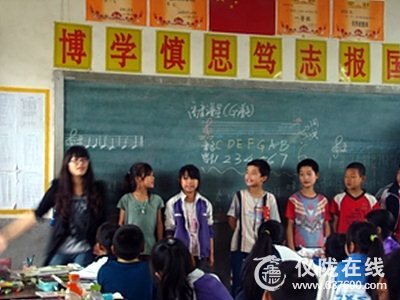 仪陇龙桥小学举行“新教师合格课”评比活动