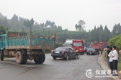 仪陇县新马路昨日发生一交通事故