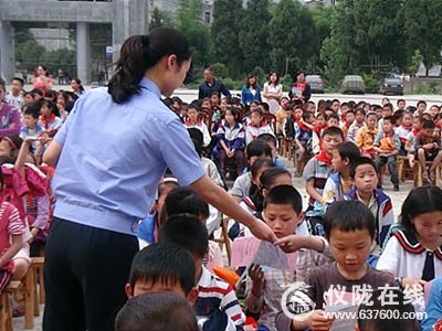 仪陇县公安局到丁字桥希望小学开展法制讲座