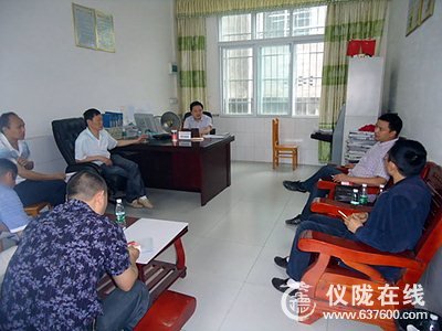 仪陇县质量技术监督局到铜鼓小学食堂进行专项检查