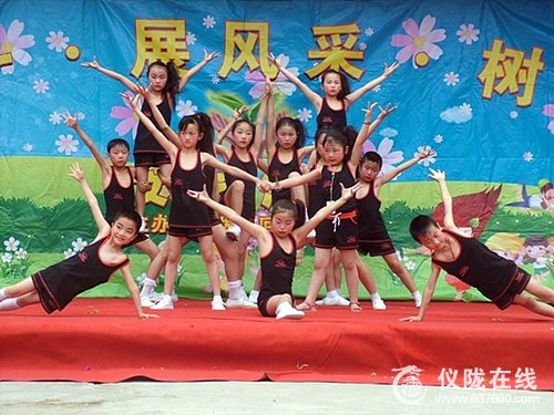 回春小学举行“庆六一、展风采、树新风”活动