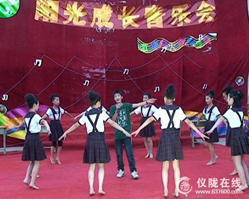 仪陇县大寅中学举行“阳光成长”音乐会