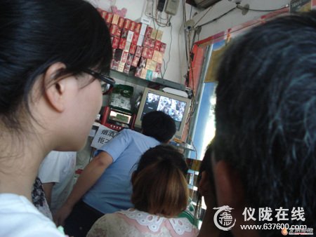 仪陇新县城街头 光天化日盗婴儿