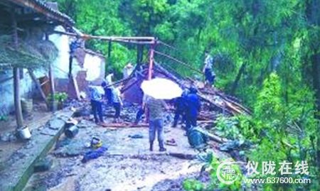 仪陇县特大暴雨中双胜镇玉龙村孝子 冲进危房中救母亲不幸遇难