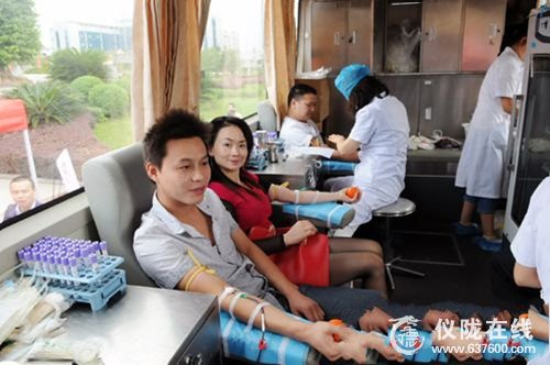 仪陇县400多人参加义务无偿献血