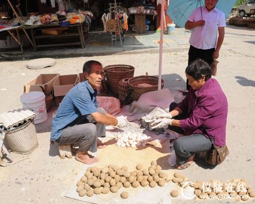 仪陇县城街头皮蛋摊