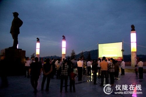 仪陇县放映国产电影展 “喜迎十八大”