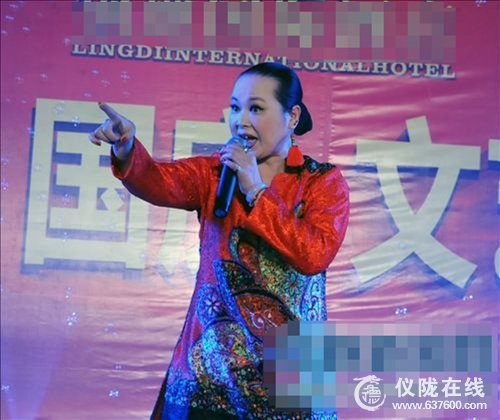 四川巴蜀笑星媛凤助兴 让观众笑破肚皮