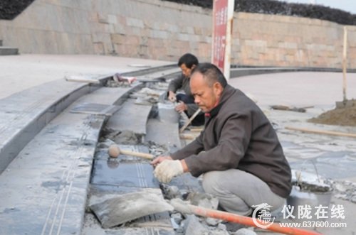 仪陇县全面启动秋季人行道维修工程