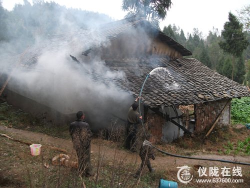 仪陇县石佛乡一村民电视瘾大 400多斤腊肉全变焦炭