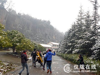 仪陇县金城古镇迎来一场罕见的瑞雪