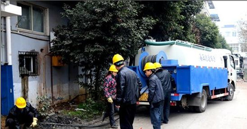 仪陇县花50多万元 购回疏通设备清理城市堵塞现象